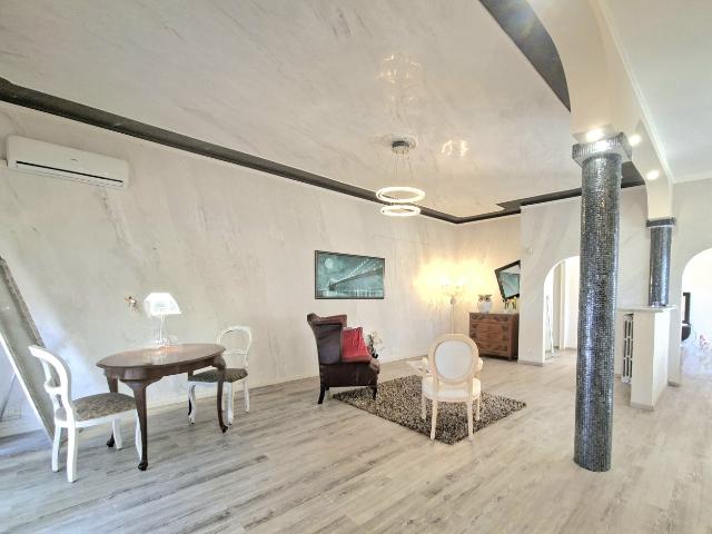 VILLA in VENDITA a FOLLONICA CAMPI ALTI di 9 vani