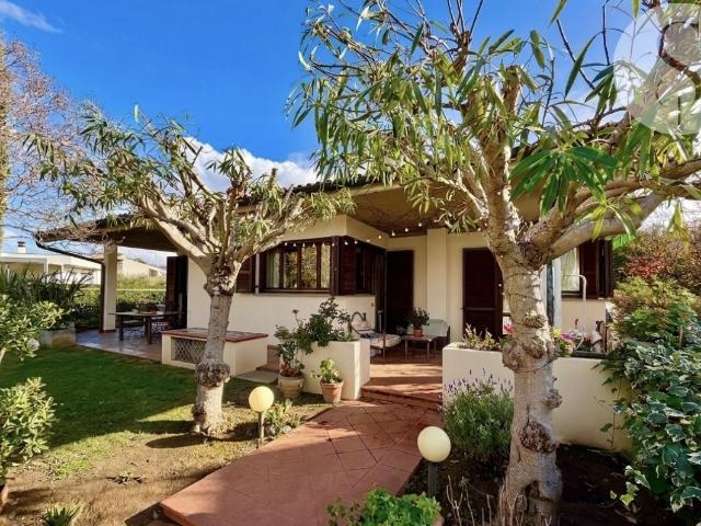 VILLA in VENDITA a FOLLONICA di 15 vani