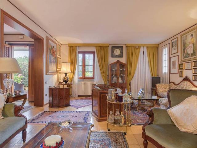Villa in vendita a Follonica GR