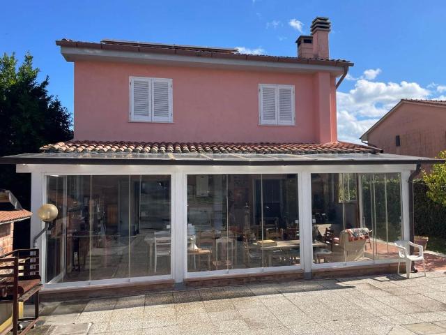 Villa in vendita a Follonica