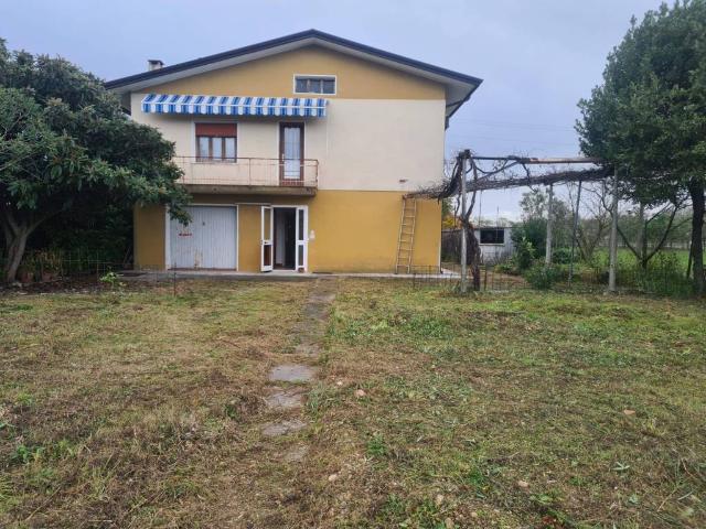 Villa in vendita a Fontanafredda PN
