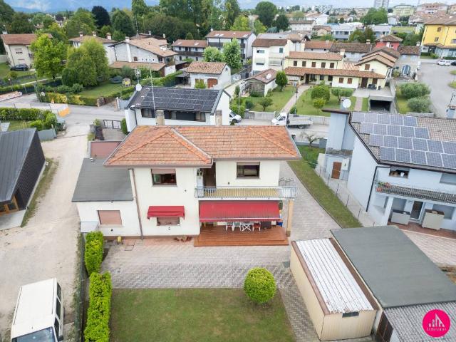 Villa in vendita a Fontanafredda PN
