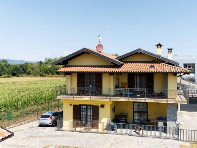 Villa in vendita a Fontaneto d'Agogna NO