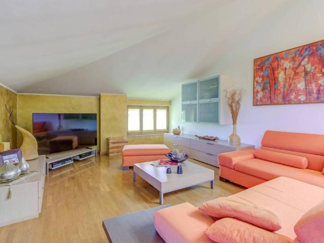 Villa in vendita a Fontaneto d'Agogna NO