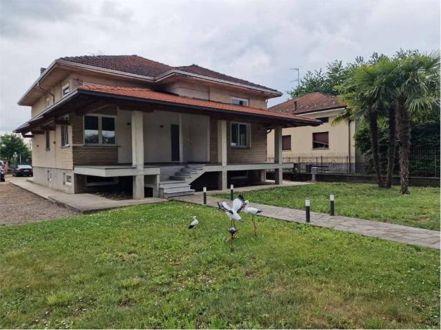 Villa in vendita a Fontaneto d'Agogna NO