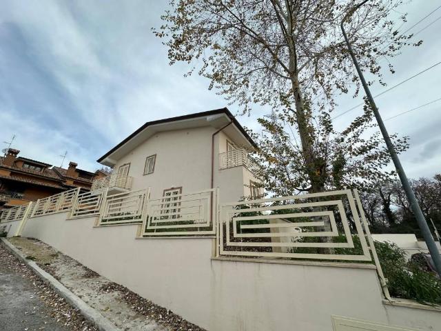 Villa in vendita a Fonte Nuova RM