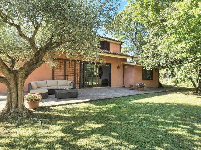 VILLA in VENDITA a FORMELLO di 7 vani