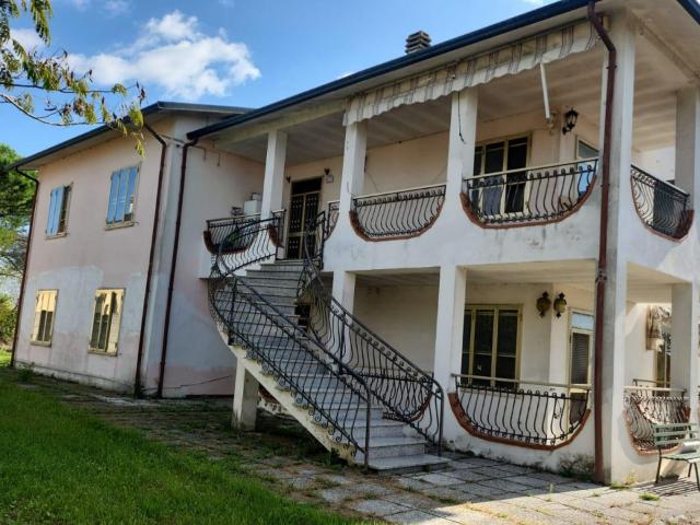 VILLA in VENDITA a FORMIGNANA di 8 vani