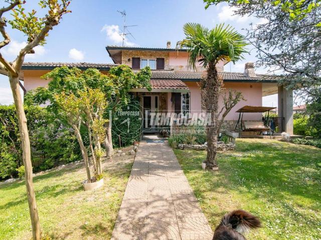 Villa in vendita a Fornovo San Giovanni BG