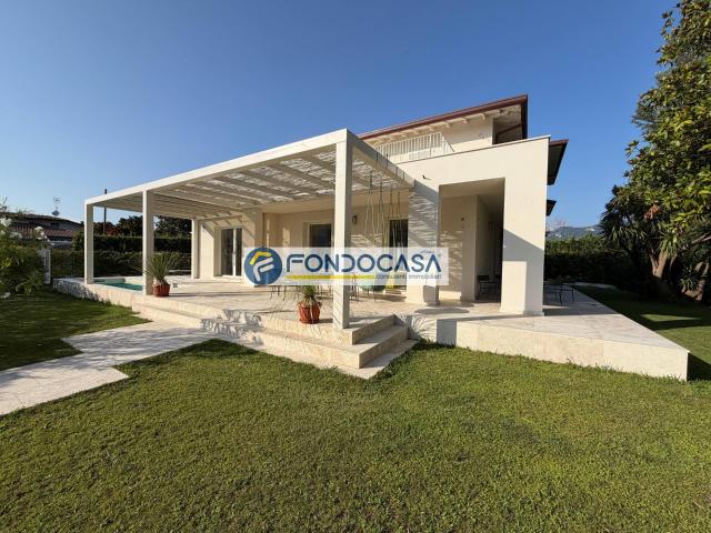 Villa in vendita a Forte dei Marmi, Caranna