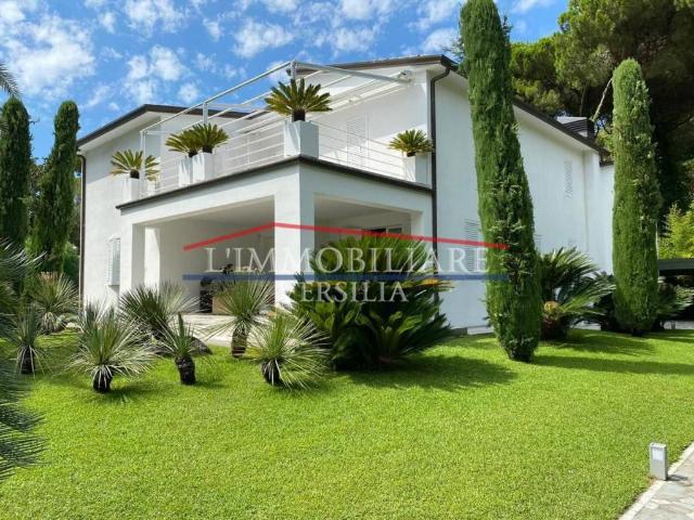 Villa in vendita a Forte dei Marmi LU