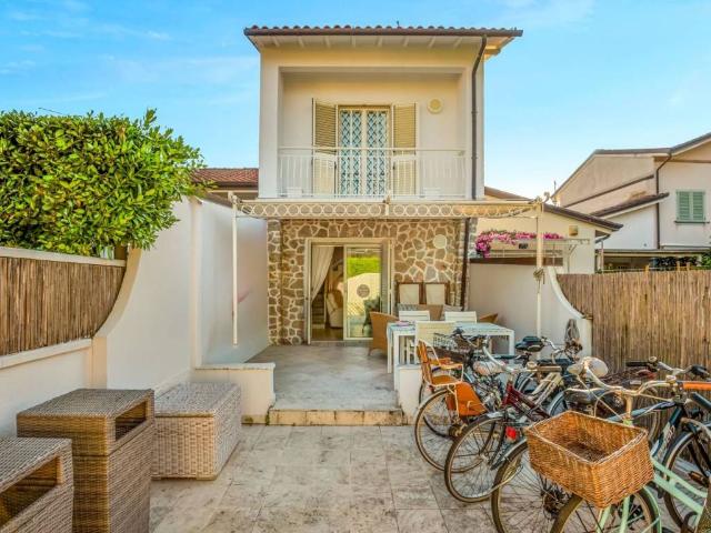 Villa in vendita a Forte dei Marmi LU