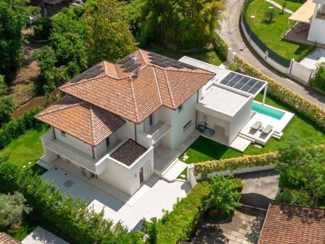 Villa in vendita a Forte dei Marmi LU