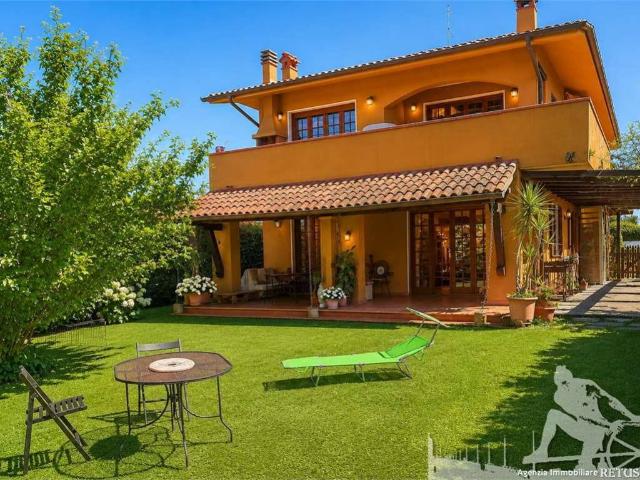 Villa in vendita a Forte dei Marmi LU
