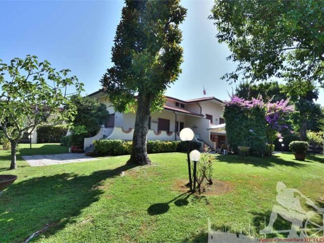 Villa in vendita a Forte dei Marmi LU