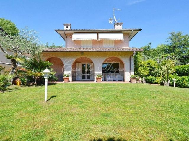 Villa in vendita a Forte dei Marmi LU