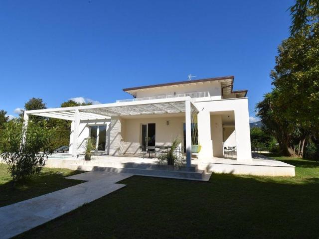 Villa in vendita a Forte dei Marmi LU