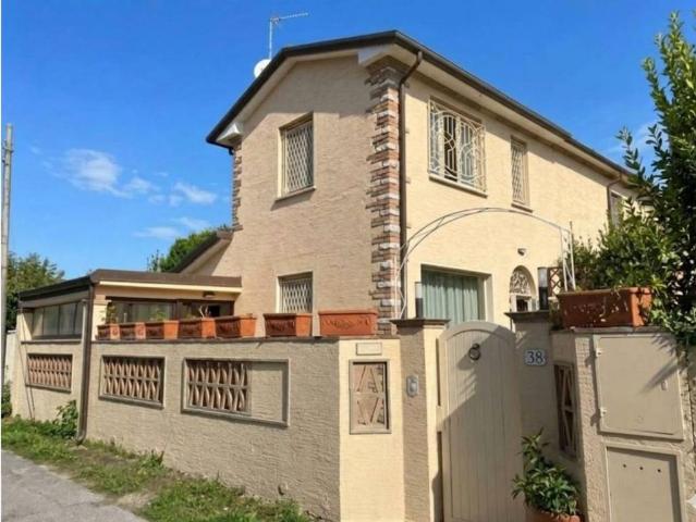 Villa in vendita a Forte dei Marmi LU