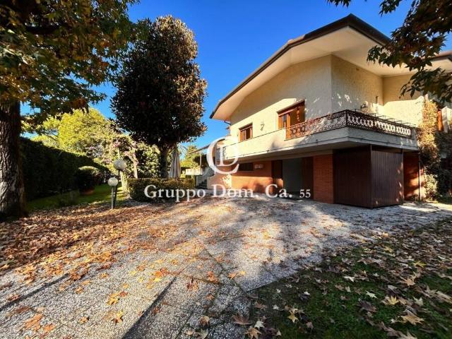 Villa in vendita a Forte dei Marmi LU