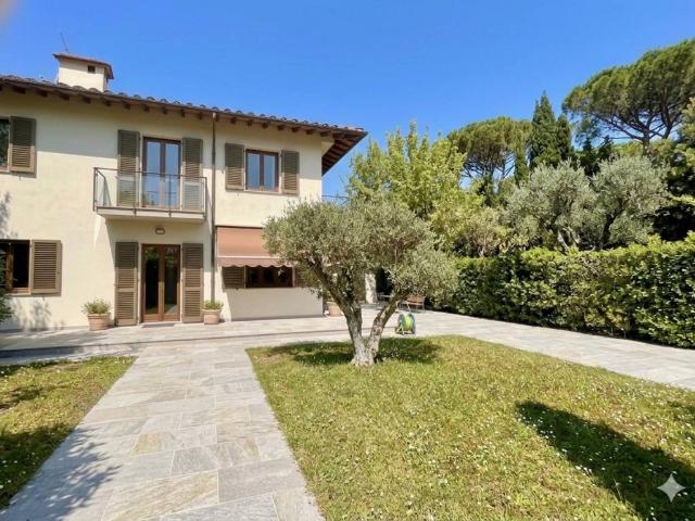 Villa in vendita a Forte dei Marmi LU