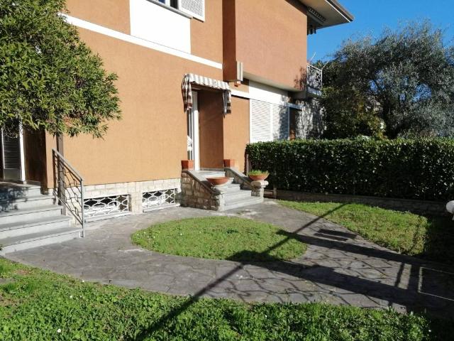 Villa in vendita a Forte dei Marmi LU