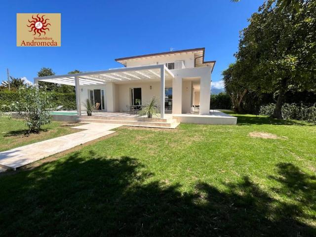 Villa in vendita a Forte dei Marmi LU