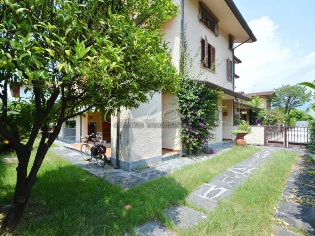 Villa in vendita a Forte dei Marmi LU