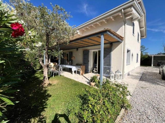 Villa in vendita a Forte dei Marmi LU