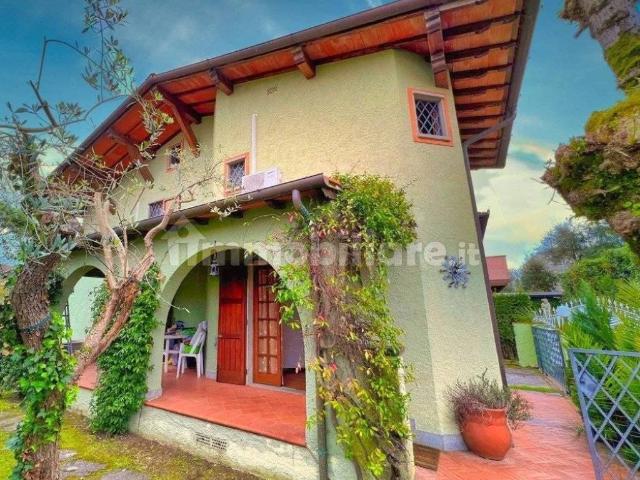 Villa in vendita a Forte dei Marmi LU