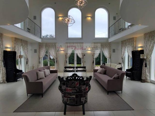 Villa in vendita a Forte dei Marmi LU