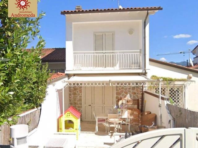 Villa in vendita a Forte dei Marmi LU