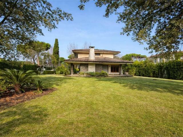 Villa in vendita a Forte dei Marmi LU