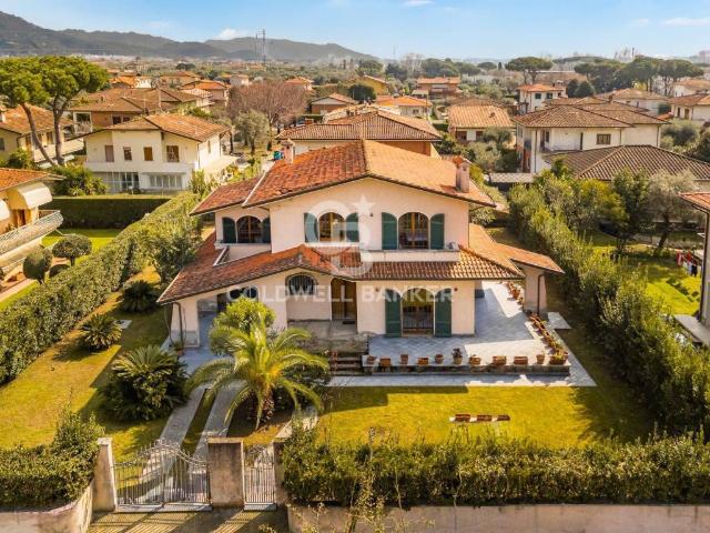 Villa in vendita a Forte dei Marmi LU