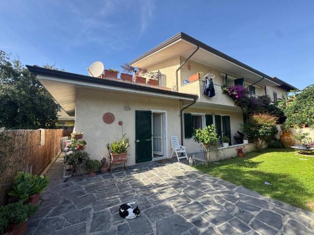 Villa in vendita a Forte dei Marmi LU