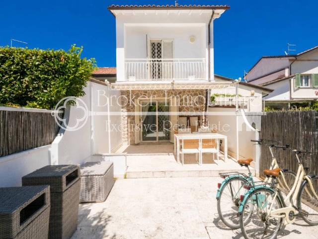 Villa in vendita a Forte dei Marmi LU
