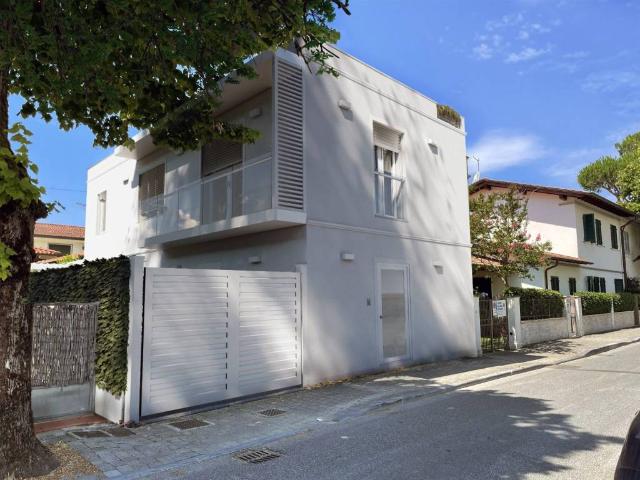 Villa in vendita a Forte dei Marmi LU