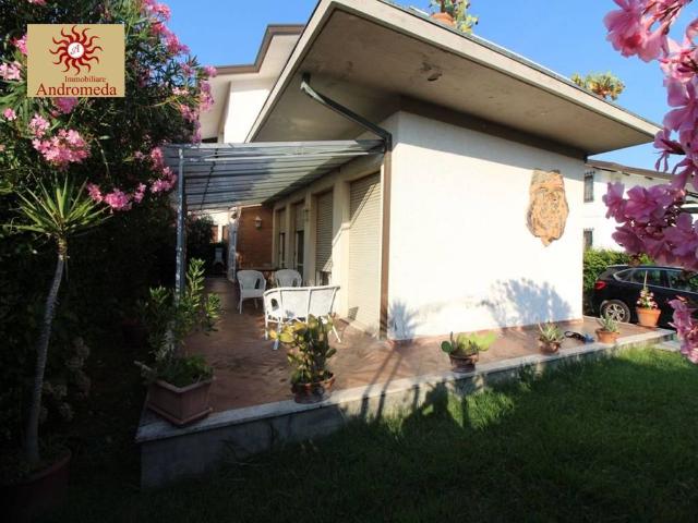 Villa in vendita a Forte dei Marmi LU