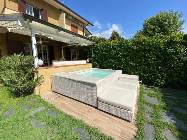 Villa in vendita a Forte dei Marmi LU