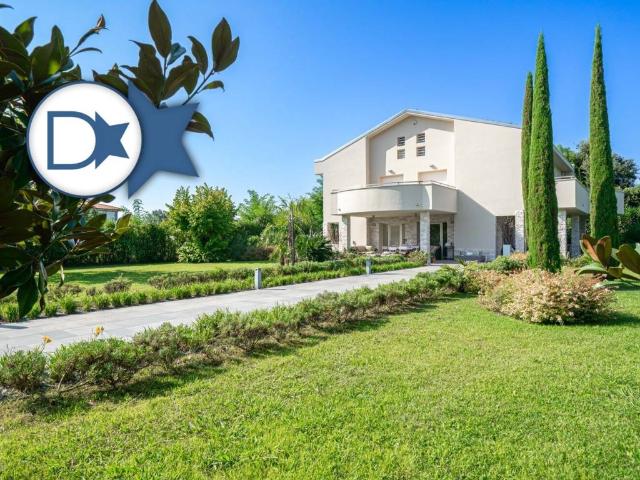 Villa in vendita a Forte dei Marmi LU