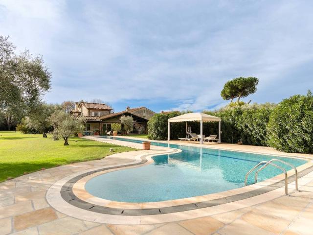Villa in vendita a Forte dei Marmi LU