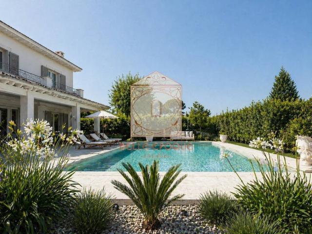 Villa in vendita a Forte dei Marmi LU