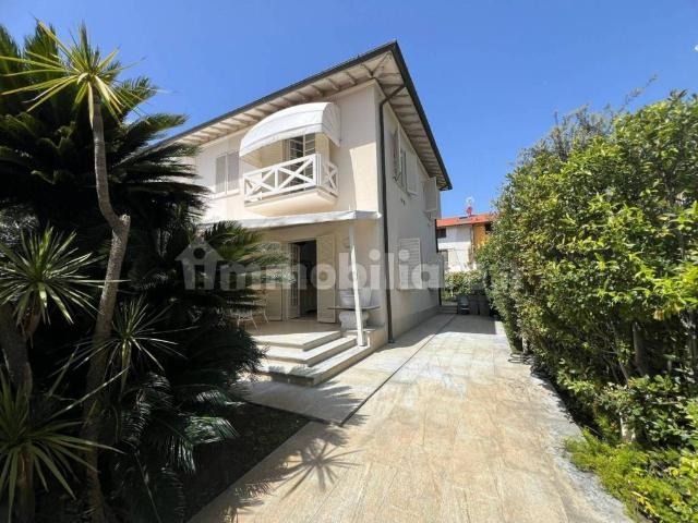 Villa in vendita a Forte dei Marmi LU