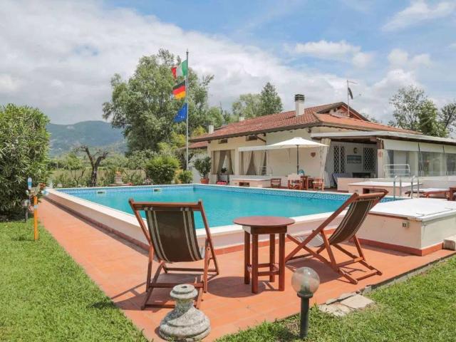 Villa in vendita a Forte dei Marmi LU
