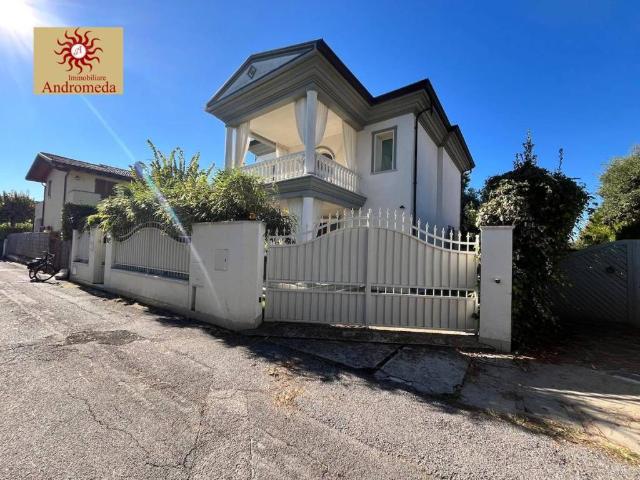 Villa in vendita a Forte dei Marmi LU