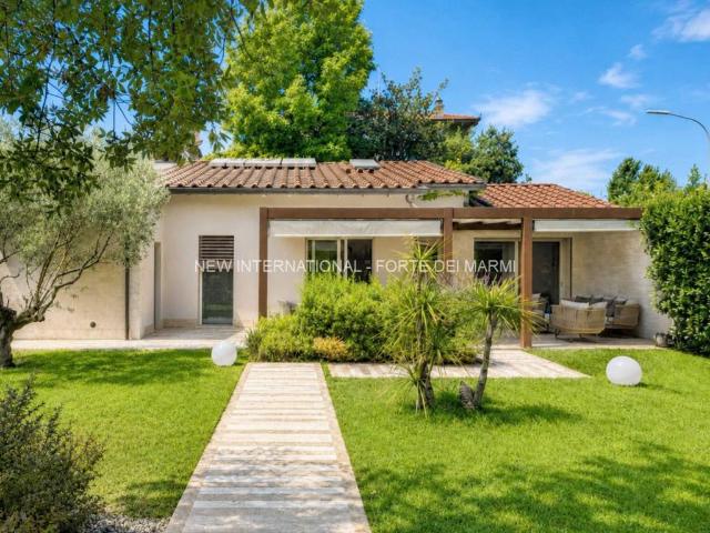 Villa in vendita a Forte dei Marmi LU