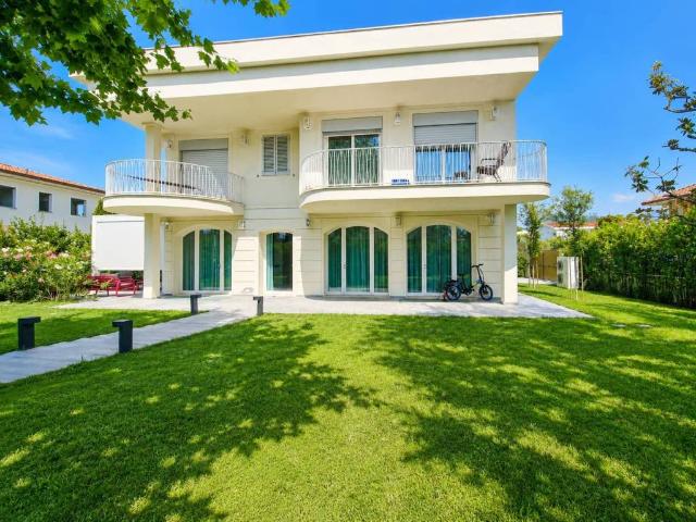 Villa in vendita a Forte dei Marmi LU