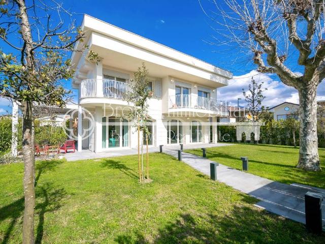 Villa in vendita a Forte dei Marmi LU