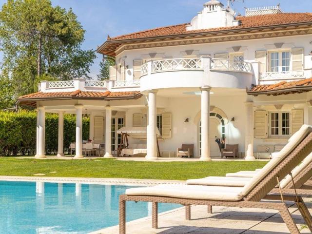 Villa in vendita a Forte dei Marmi LU