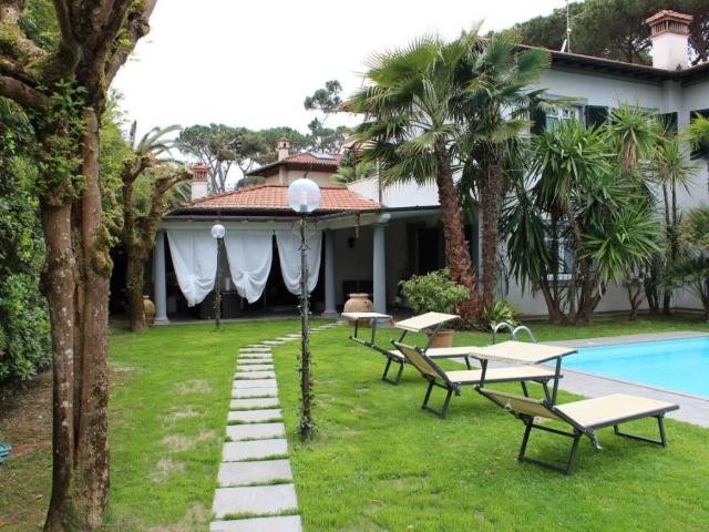 Villa in vendita a Forte dei Marmi LU