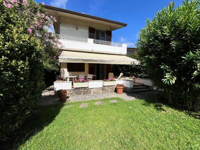 Villa in vendita a Forte dei Marmi LU